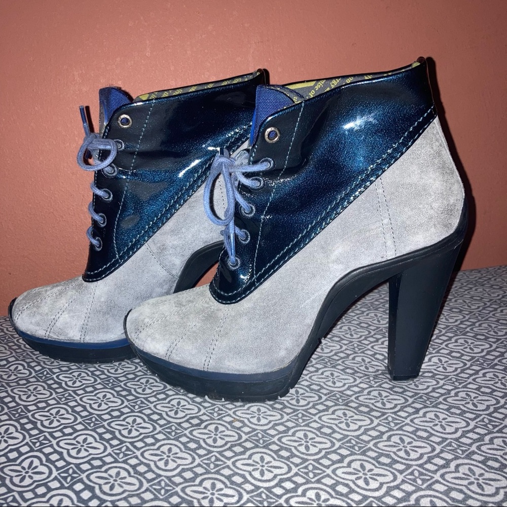 Dkny Active Britten Lace Up Heeled Boots Sz 8/38.5